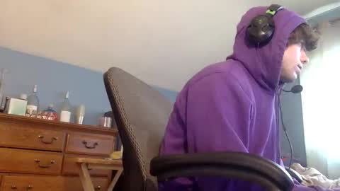 donutking42069 online show from April 5, 2026, 6:16 pm