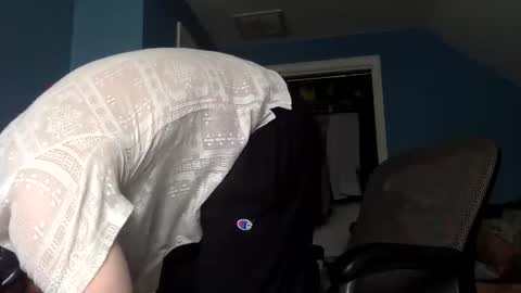 donutking42069 online show from April 17, 2026, 5:16 pm