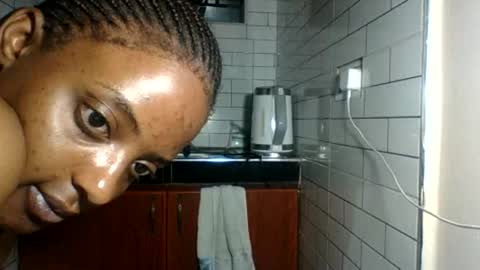 dora05191 online show from September 28, 2025, 11:32 pm