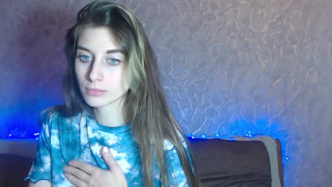 Snapshot of dora_blue_eyed chatting on December 9, 2024, 5:07 am Dora online show from December 9, 2024, 5:07 am