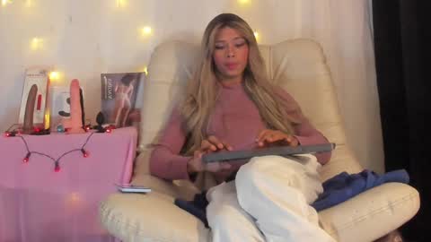 Snapshot of dorian_lev chatting on December 13, 2024, 1:04 am Nicolle online show from December 13, 2024, 1:04 am