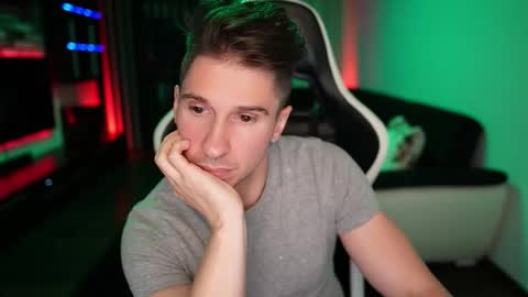 Snapshot of dorianreyes chatting on October 24, 2025, 9:33 pm Dorian Reyes online show from October 24, 2025, 9:33 pm