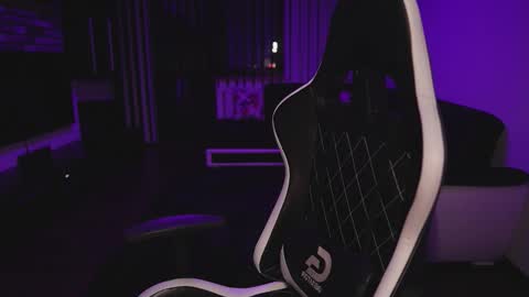 Snapshot of dorianreyes chatting on October 30, 2025, 12:45 am Dorian Reyes online show from October 30, 2025, 12:45 am