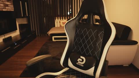 Dorian Reyes online show from April 7, 2026, 8:20 pm