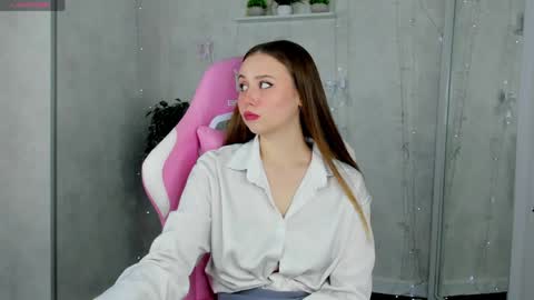 Vanessa online show from May 2, 2026, 9:14 am