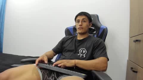 dorman_boy online show from November 3, 2025, 2:35 am