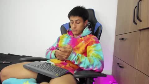 dorman_boy online show from November 17, 2025, 11:32 pm