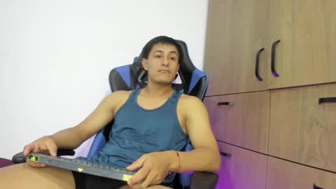 dorman_boy online show from December 19, 2025, 2:40 am