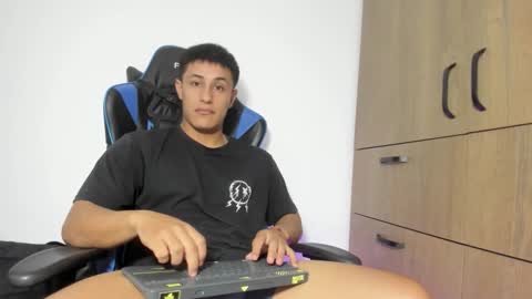 dorman_boy online show from January 8, 2026, 3:53 am