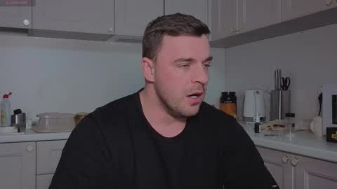 Snapshot of dosilasa chatting on December 4, 2025, 9:23 pm Sasha online show from December 4, 2025, 9:23 pm