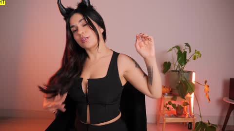 Sara online show from November 1, 2025, 1:29 am