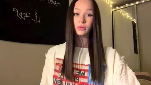 MOLLYYYY dont forget to give me a thumb up online show from November 4, 2025, 12:37 pm