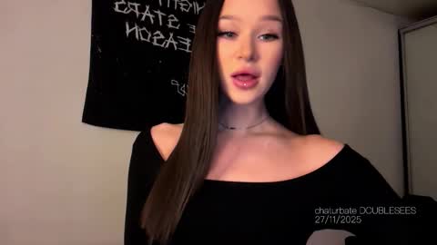 Snapshot of doublesees chatting on November 27, 2025, 2:08 pm MOLLYYYY dont forget to give me a thumb up online show from November 27, 2025, 2:08 pm