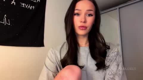 MOLLYYYY dont forget to give me a thumb up online show from January 8, 2026, 4:26 am