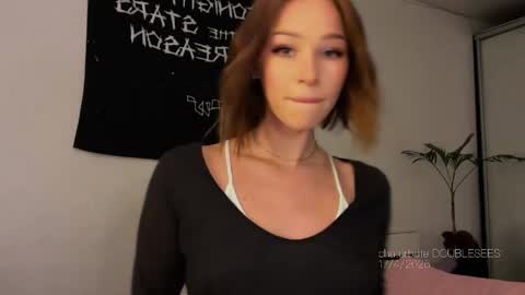 MOLLYYYY dont forget to give me a thumb up online show from April 17, 2026, 2:36 am