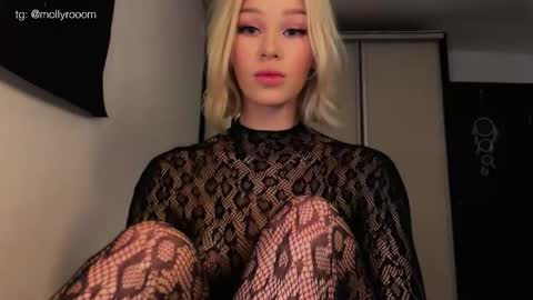 MOLLYYYY dont forget to give me a thumb up online show from June 1, 2026, 2:19 pm