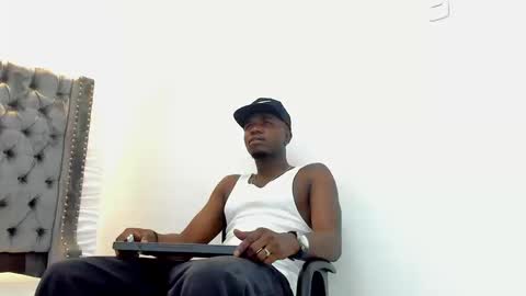 Snapshot of douglas_099 chatting on September 20, 2025, 1:01 pm DOUGLAS online show from September 20, 2025, 1:01 pm