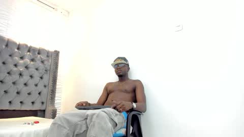 Snapshot of douglas_099 chatting on September 22, 2025, 12:51 pm DOUGLAS online show from September 22, 2025, 12:51 pm