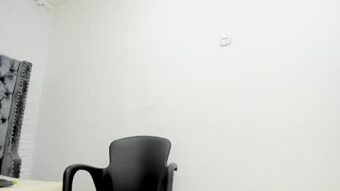 Snapshot of douglas_099 chatting on October 2, 2025, 1:07 pm DOUGLAS online show from October 2, 2025, 1:07 pm