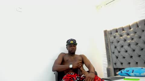 Snapshot of douglas_099 chatting on October 27, 2025, 1:26 pm DOUGLAS online show from October 27, 2025, 1:26 pm