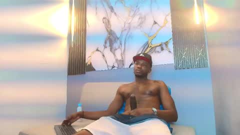 Snapshot of douglas_099 chatting on December 2, 2025, 12:05 am DOUGLAS online show from December 2, 2025, 12:05 am