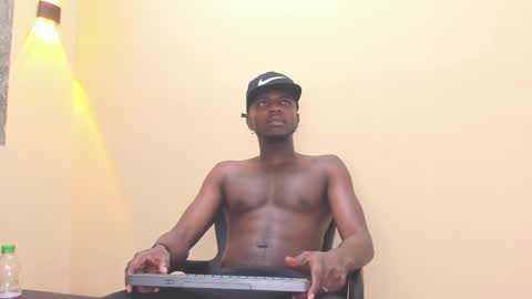 Snapshot of douglas_099 chatting on December 5, 2025, 12:08 am DOUGLAS online show from December 5, 2025, 12:08 am