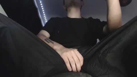 Snapshot of douglas_drake chatting on October 30, 2025, 11:27 pm douglas_drake online show from October 30, 2025, 11:27 pm