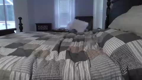 Snapshot of downdog925 chatting on October 14, 2025, 10:21 pm Some guy in Florida online show from October 14, 2025, 10:21 pm