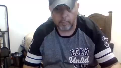 Snapshot of dr553335 chatting on November 19, 2025, 9:15 pm Drew4ulady online show from November 19, 2025, 9:15 pm