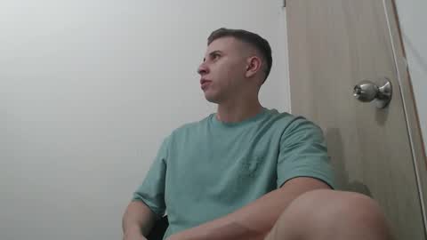 draco_boy2000 online show from November 7, 2025, 9:15 pm