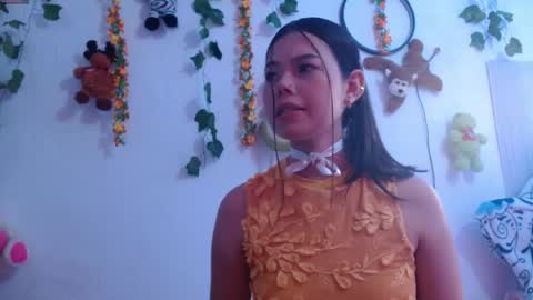 Snapshot of draculaura_x chatting on April 26, 2026, 9:01 pm Laura online show from April 26, 2026, 9:01 pm
