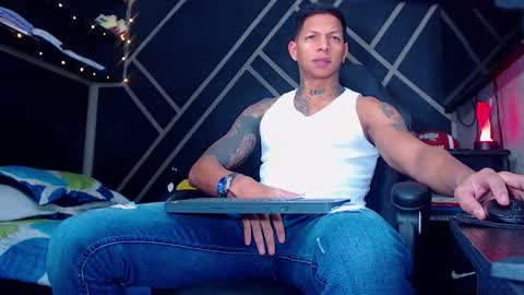 Snapshot of drake_jhonson08 chatting on November 20, 2025, 3:50 am Drake online show from November 20, 2025, 3:50 am