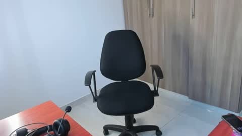 Snapshot of drake_the_kingmaster chatting on October 6, 2025, 4:04 pm ig kingmaster777 online show from October 6, 2025, 4:04 pm