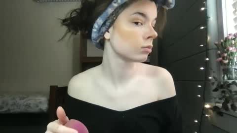 ur dream girl online show from February 26, 2025, 5:28 pm