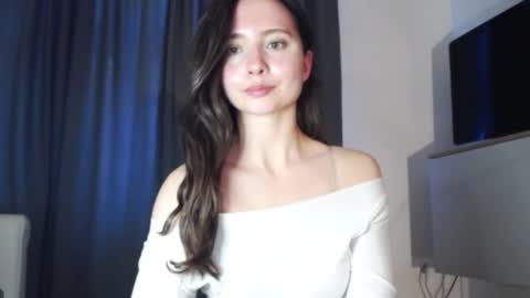 Nicole online show from October 19, 2025, 2:07 pm