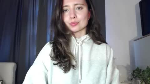 Nicole online show from March 18, 2026, 2:53 pm