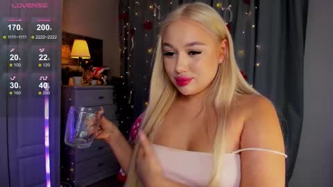 Snapshot of dreamaise chatting on February 27, 2026, 4:18 pm Mary pvt open use pink and blue app lovense online show from February 27, 2026, 4:18 pm