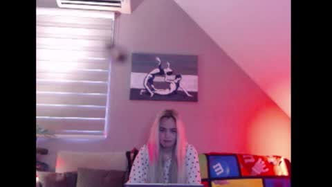 Snapshot of dreamcatcherfantasy chatting on November 26, 2025, 7:42 am A girl online show from November 26, 2025, 7:42 am