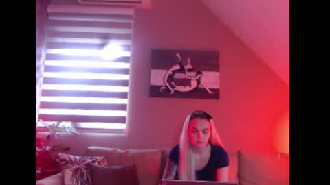 Snapshot of dreamcatcherfantasy chatting on December 1, 2025, 7:57 am A girl online show from December 1, 2025, 7:57 am