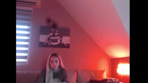 Snapshot of dreamcatcherfantasy chatting on December 2, 2025, 7:57 am A girl online show from December 2, 2025, 7:57 am