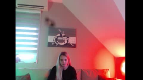 Snapshot of dreamcatcherfantasy chatting on December 5, 2025, 8:23 am A girl online show from December 5, 2025, 8:23 am