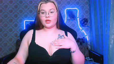 dreamforyoue2 online show from April 17, 2026, 7:39 pm