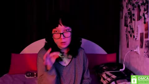 Snapshot of dreamgirllove chatting on December 2, 2025, 9:43 pm Billy online show from December 2, 2025, 9:43 pm