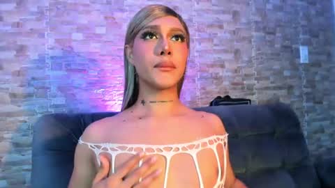 Snapshot of dreams_chloe chatting on July 14, 2026, 10:21 am dreams_chloe online show from July 14, 2026, 10:21 am