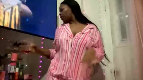 Snapshot of dreamtiffyxxx chatting on March 1, 2026, 5:53 am dreamtiffyxxx online show from March 1, 2026, 5:53 am