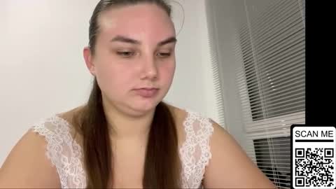 Mila online show from October 26, 2025, 8:04 pm