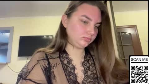 Mila online show from November 5, 2025, 6:35 am