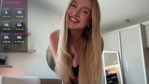 Snapshot of dreamyylilah chatting on May 21, 2026, 11:12 pm Lilah online show from May 21, 2026, 11:12 pm