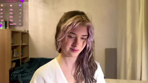 Snapshot of dremazwahlen chatting on April 23, 2026, 4:20 pm Dia online show from April 23, 2026, 4:20 pm