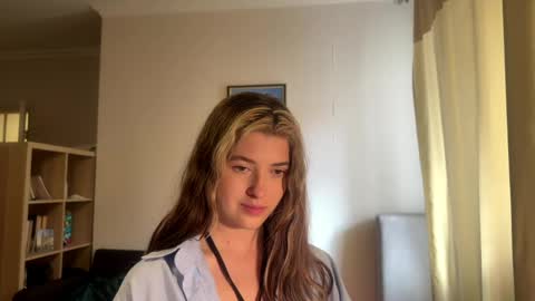 Snapshot of dremazwahlen chatting on May 17, 2026, 10:33 am Dia online show from May 17, 2026, 10:33 am